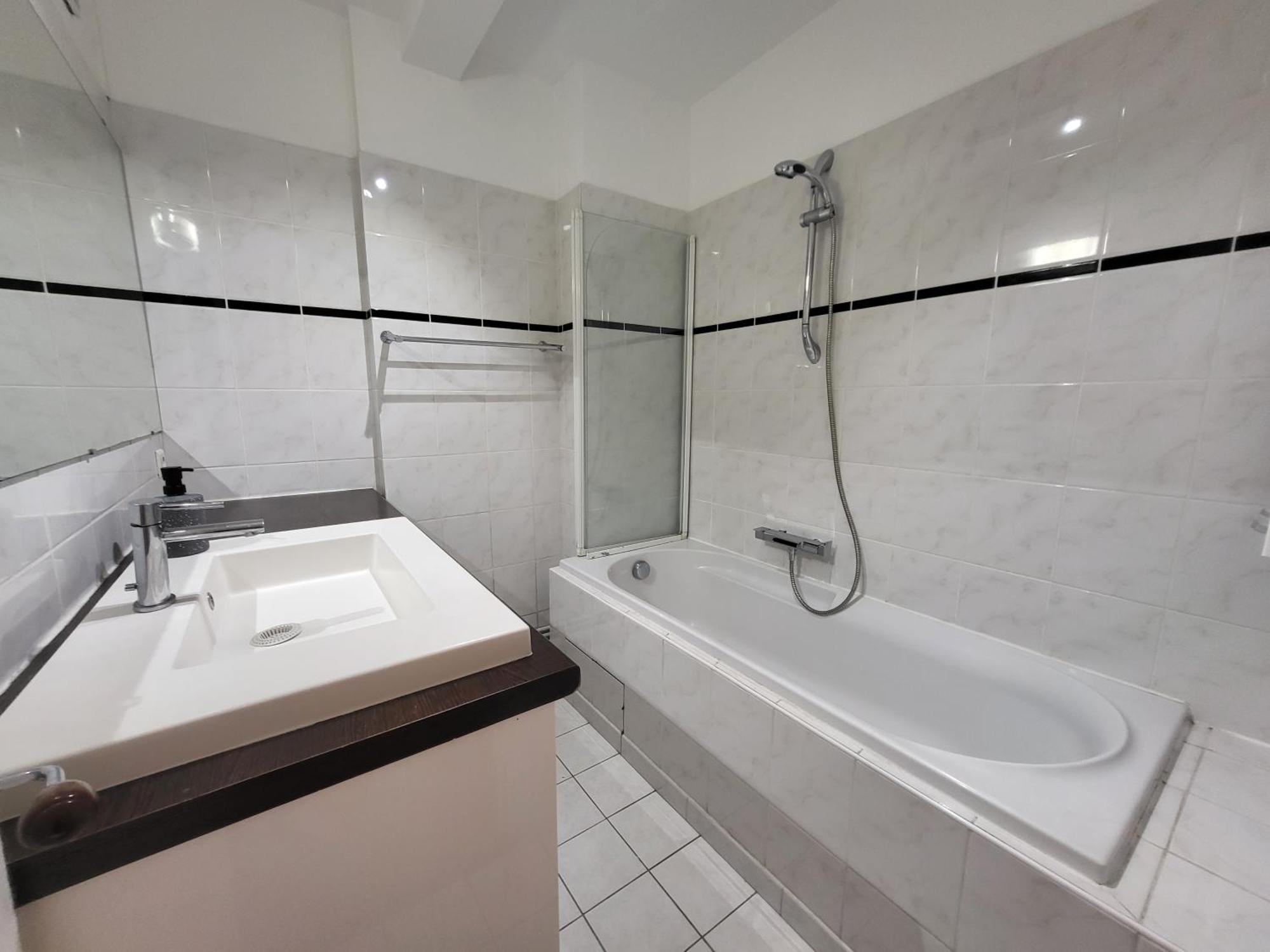 Spacious And Comfortable Apartment - Perfect For Families & Friends - Near Public Transportation Монруж Екстер'єр фото